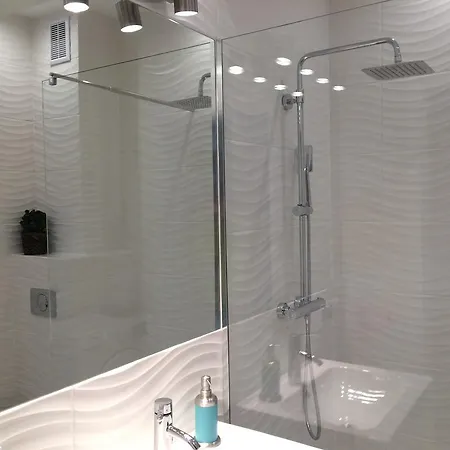 Visitcracow Apartament דירה *